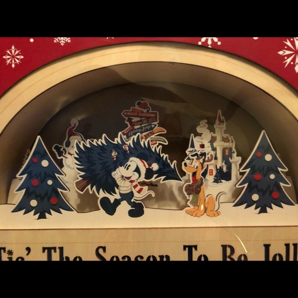 Disney Walt's Holiday Lodge Mickey Pluto Christmas Wood Light Up Sign New Box - Picture 3 of 6